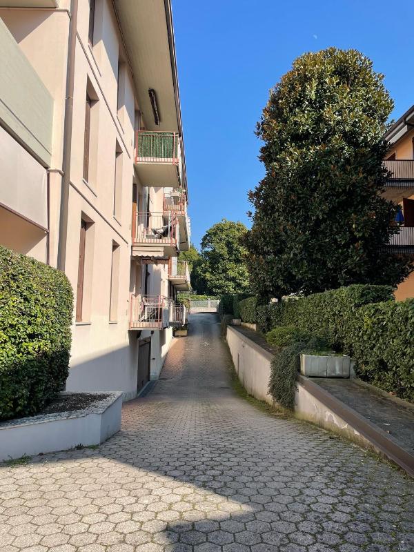 3V UGO WHIT POOL apartment Bardolino - image 29