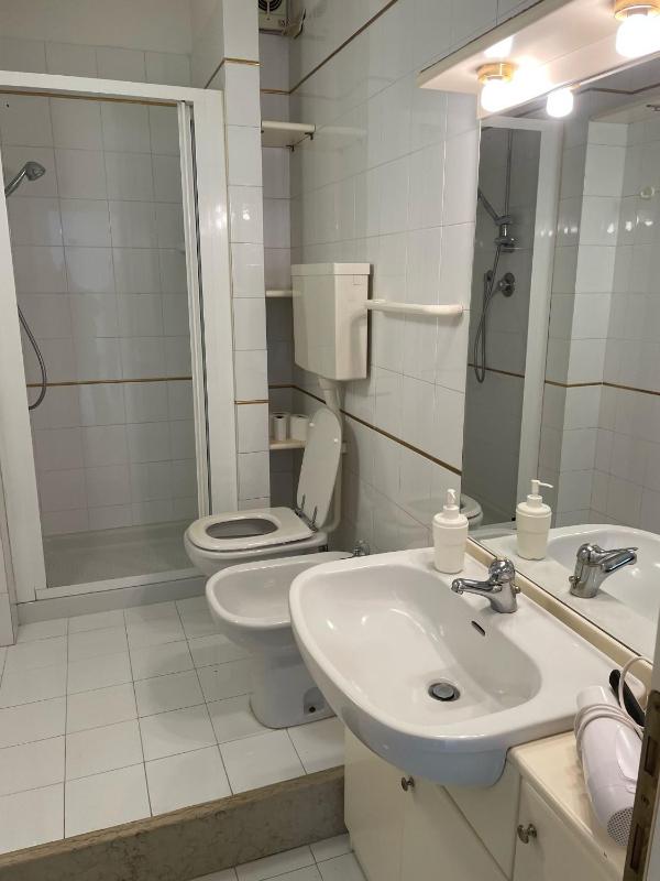 3V UGO WHIT POOL apartment Bardolino - image 8