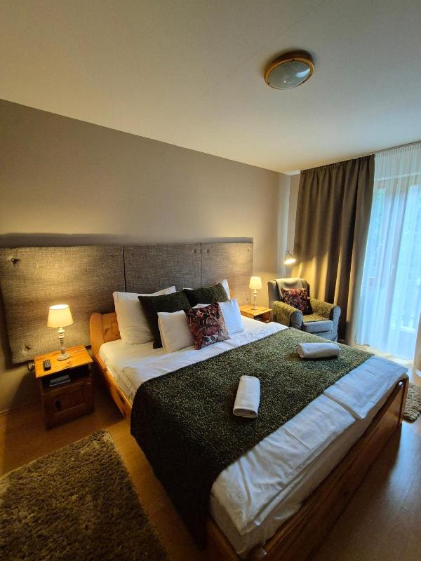 Double Room with Balcony image 4