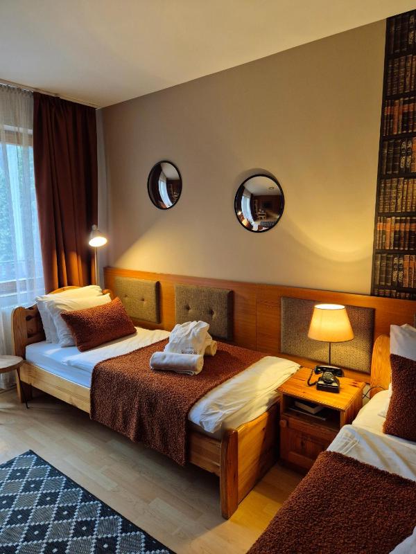 Small Twin Room image 1