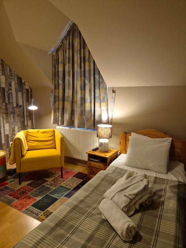 Standard Twin Room with Mountain View image 1