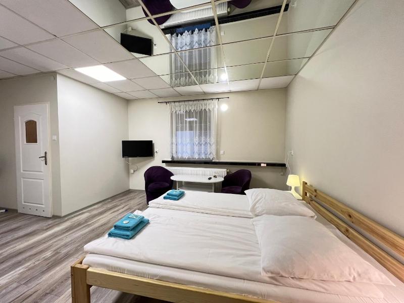 ETNA - Hostel -Noclegi Rzeszów 24 Pokoje -PARKING- - image 22