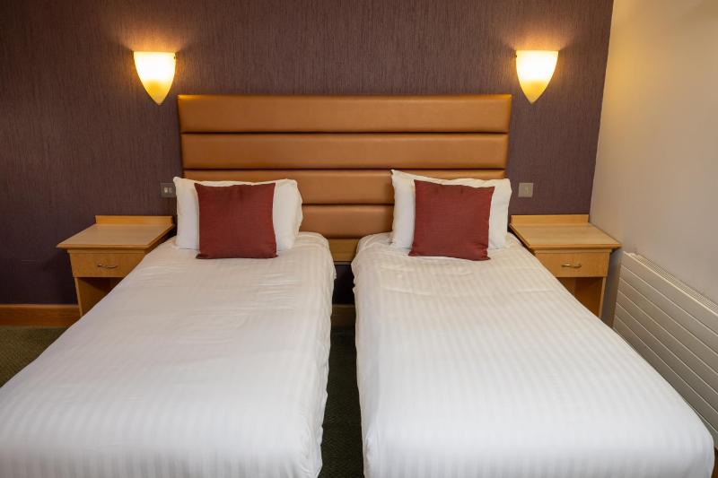 Superior Twin Room image 4