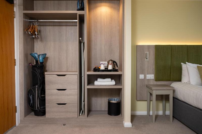 Standard Twin Room image 2