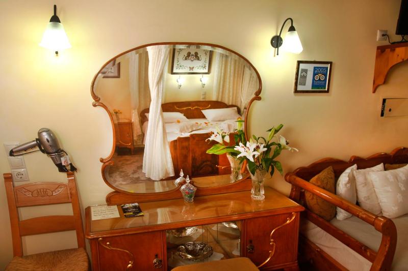 Deluxe Room image 4