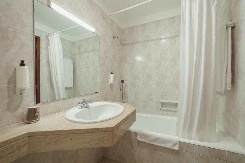 Double Room image 3