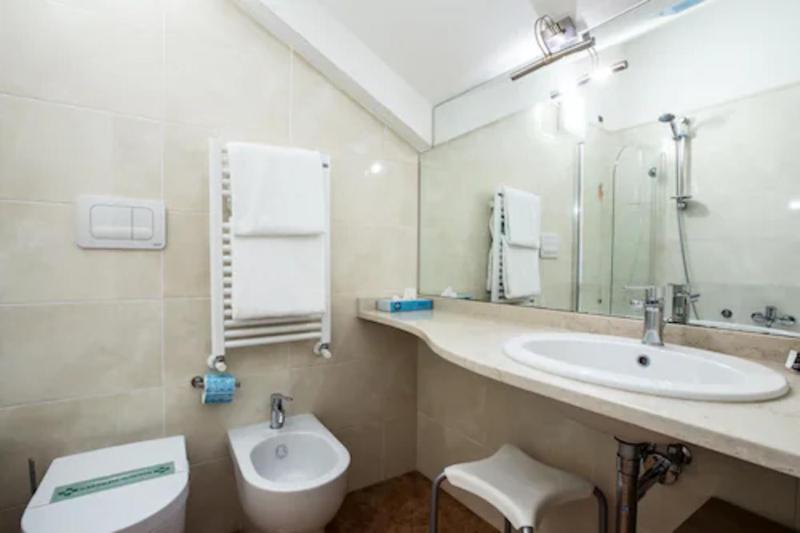 Standard Triple Room image 3