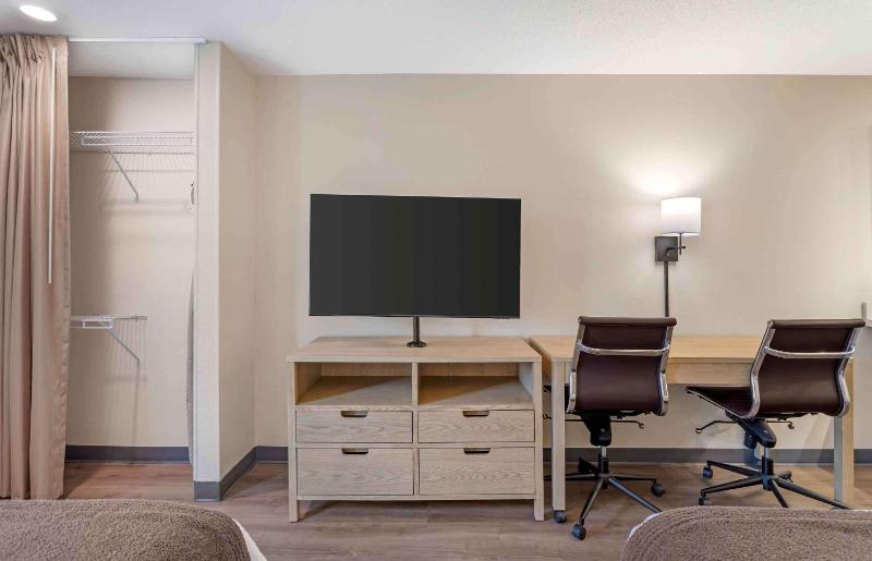 Studio with 2 Queen Beds - Non-Smoking image 4