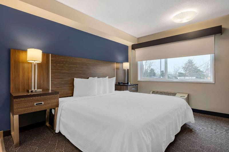 Studio with 1 King Bed - Disability Access - Non-Smoking image 1
