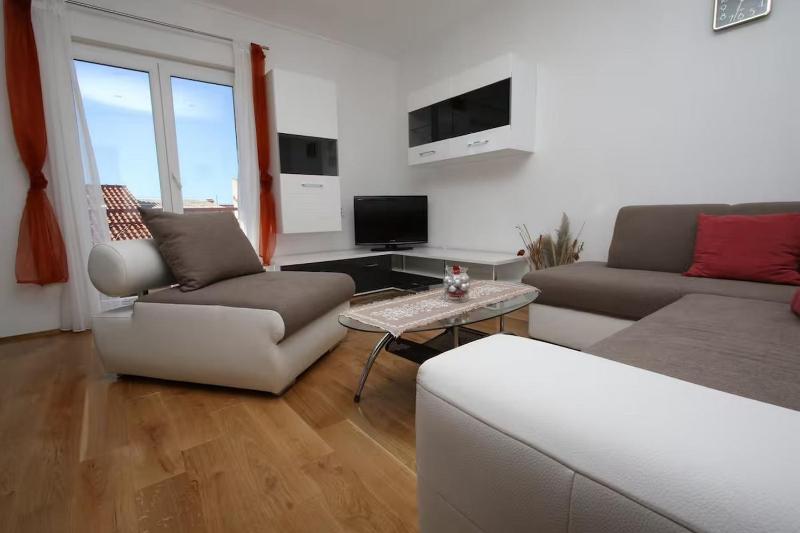 Apartments with parking space Makarska - 24071 - image 11