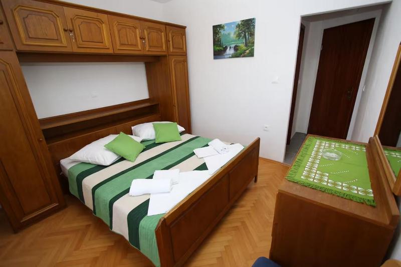 Apartments with parking space Makarska - 24071 - image 2