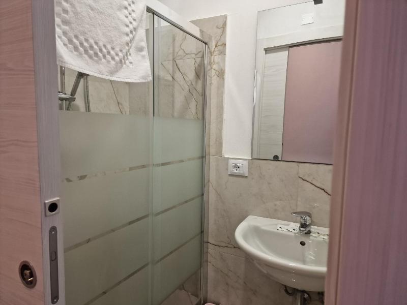 Single Room image 3