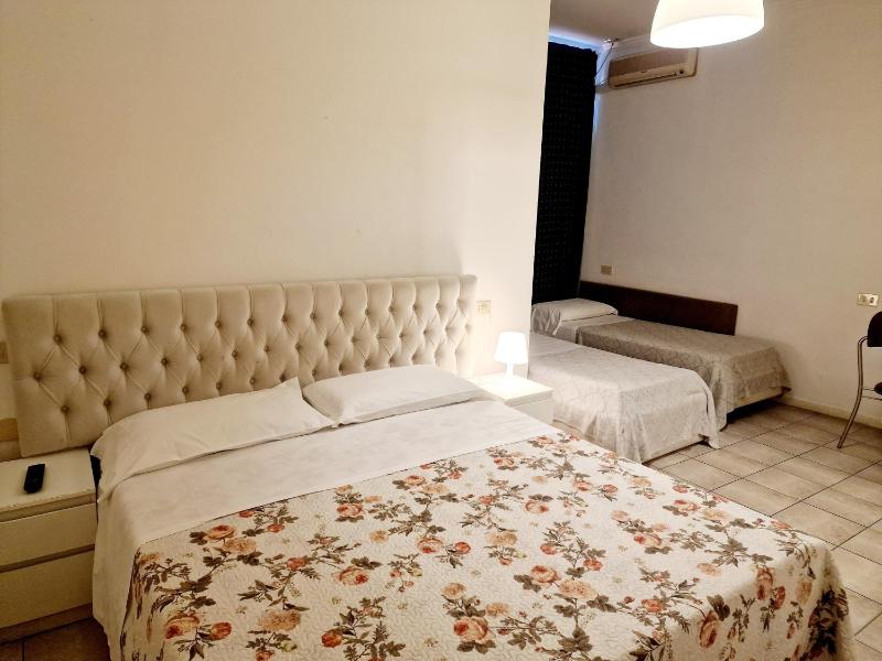 Quadruple Room image 4