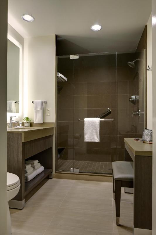 One-Bedroom King Suite image 3