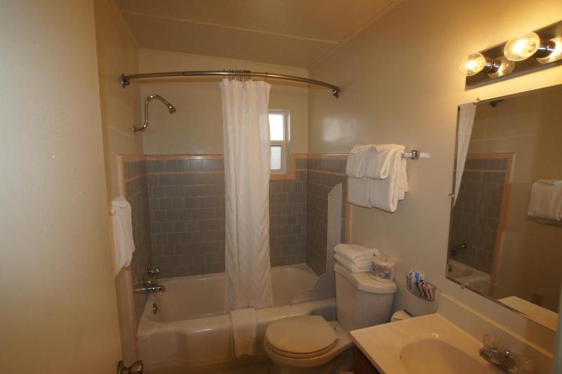 Double Room with Two Double Beds image 2