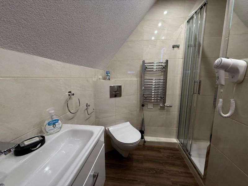 Double Room image 3