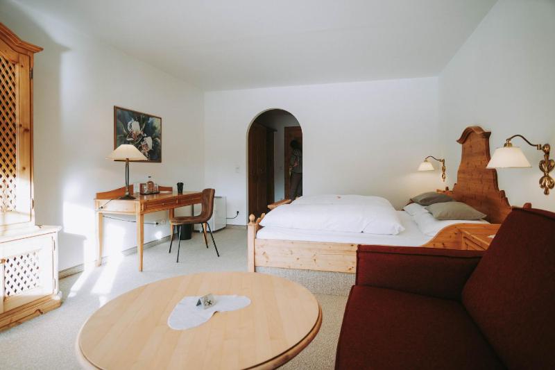 Double Room image 3