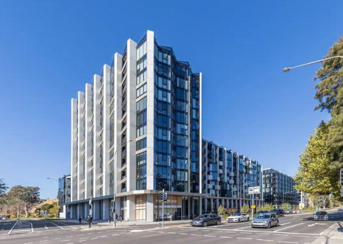 1BR-1BR-1Car-Sleeps 4-Pool-CBD - image 2