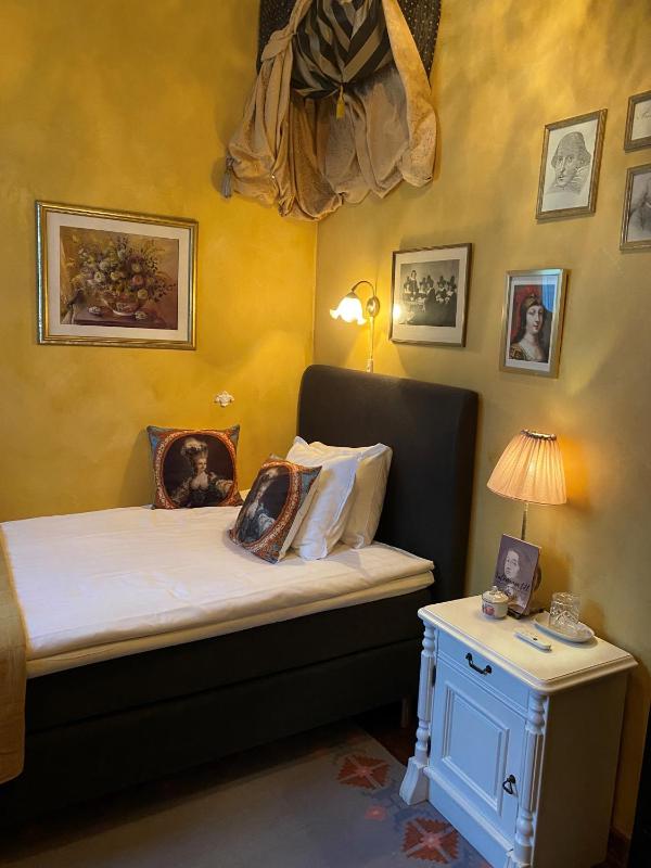 Single Room image 4