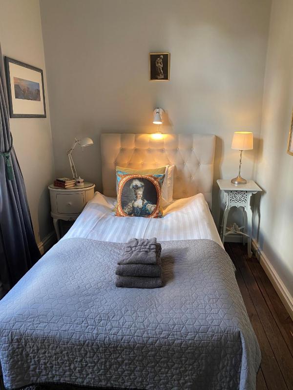 Single Room image 3