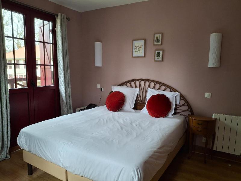 Double or Twin Room image 2