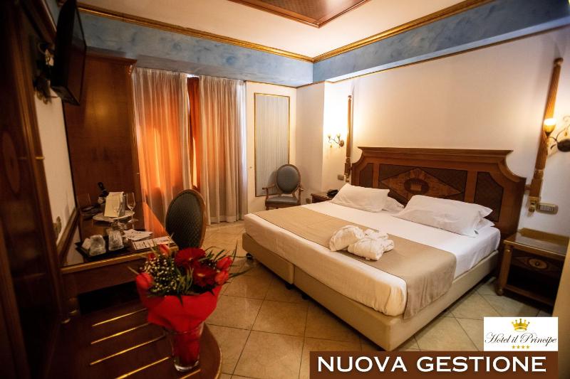 Double Room with Sea View image 2