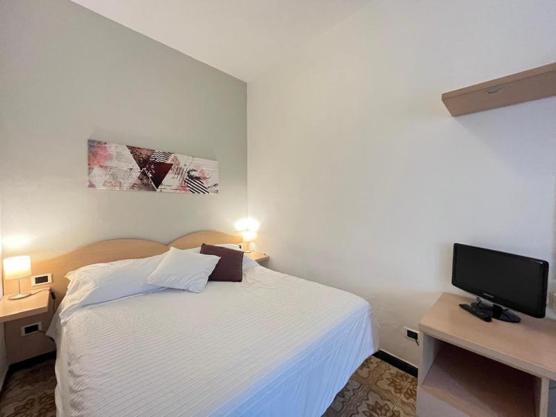 One-Bedroom Apartment with Terrace image 3