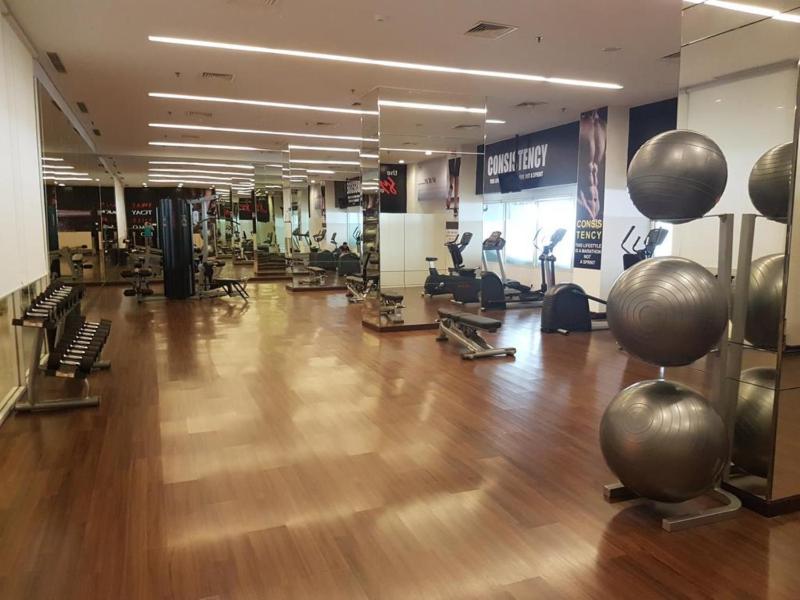 Comfy and Modern Wonderful 2BR Apartment at Tanglin Supermall Mansion By Travelio - image 12