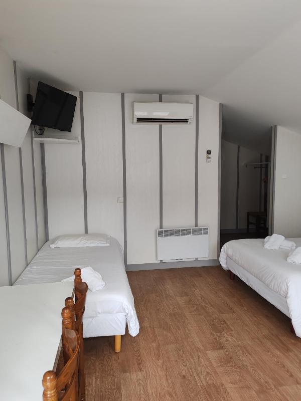 Quadruple Room image 4