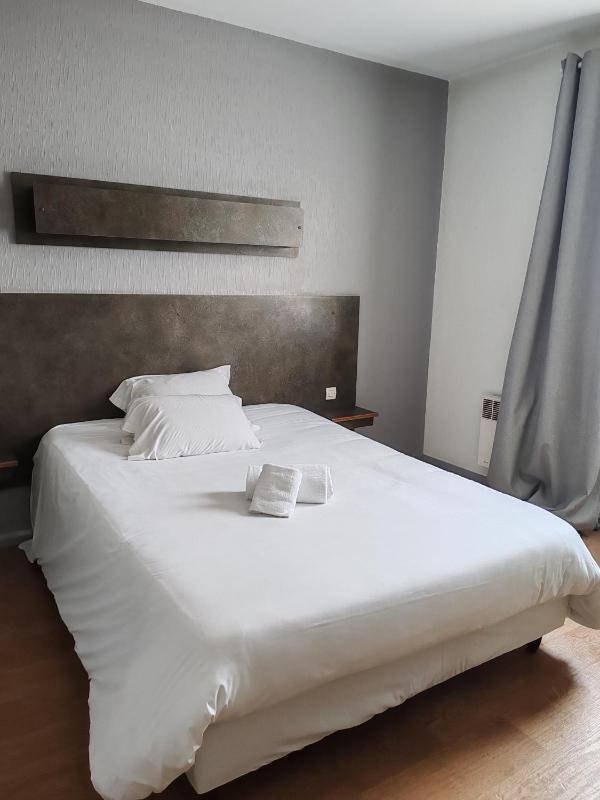 Double Room image 2