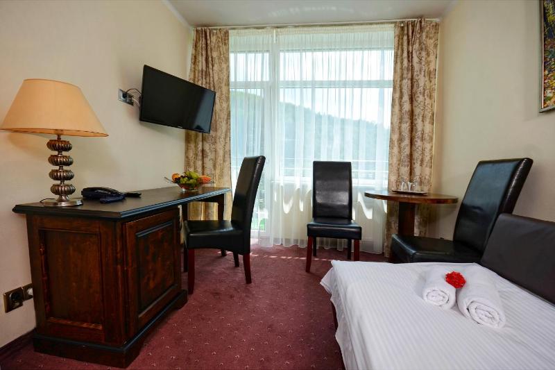Standard Double or Twin Room image 1