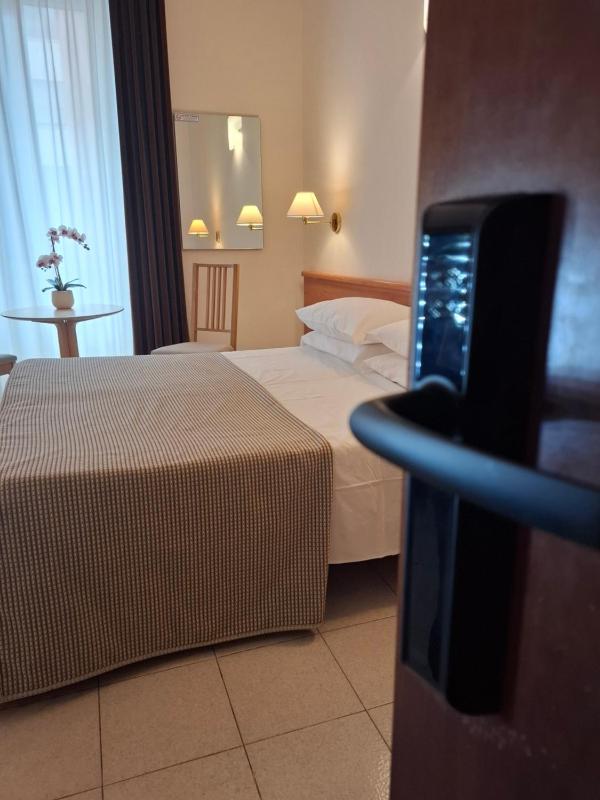 Double or Twin Room with Balcony image 4