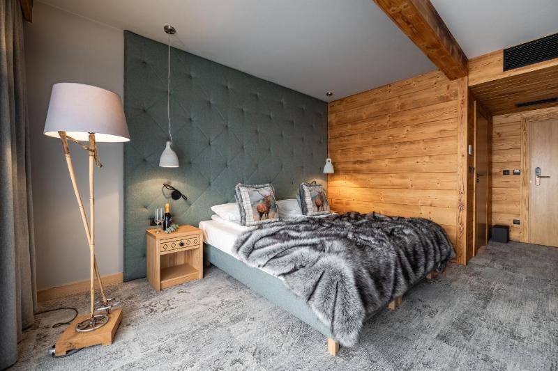 Deluxe Double Room (2 Adults + 1 Child) image 4