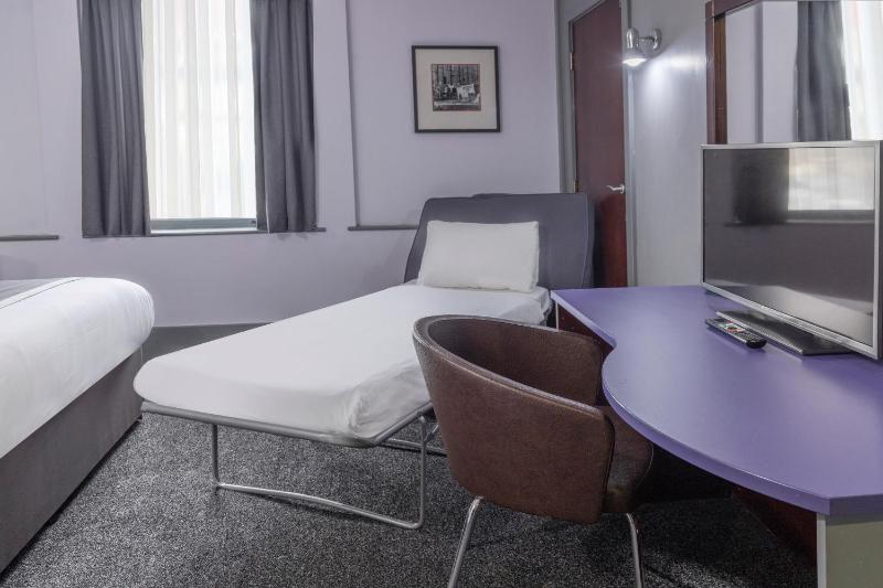 Standard King Room with Sofa Bed - Non-Smoking image 3