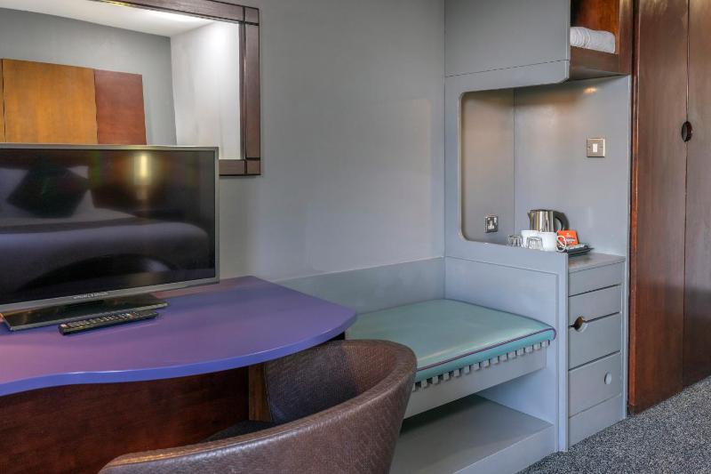 Standard King Room with Sofa Bed - Non-Smoking image 2
