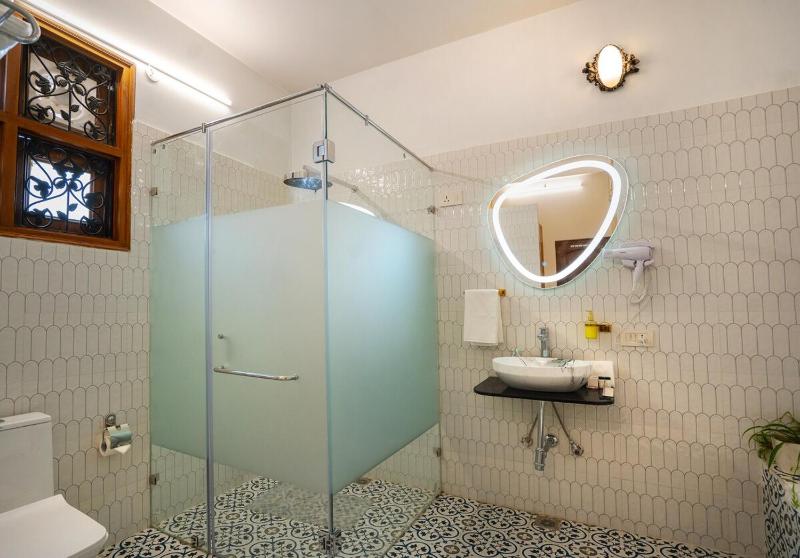 The Palace Inn - Garden Villa with Bathtubs and Jacuzzi - image 9