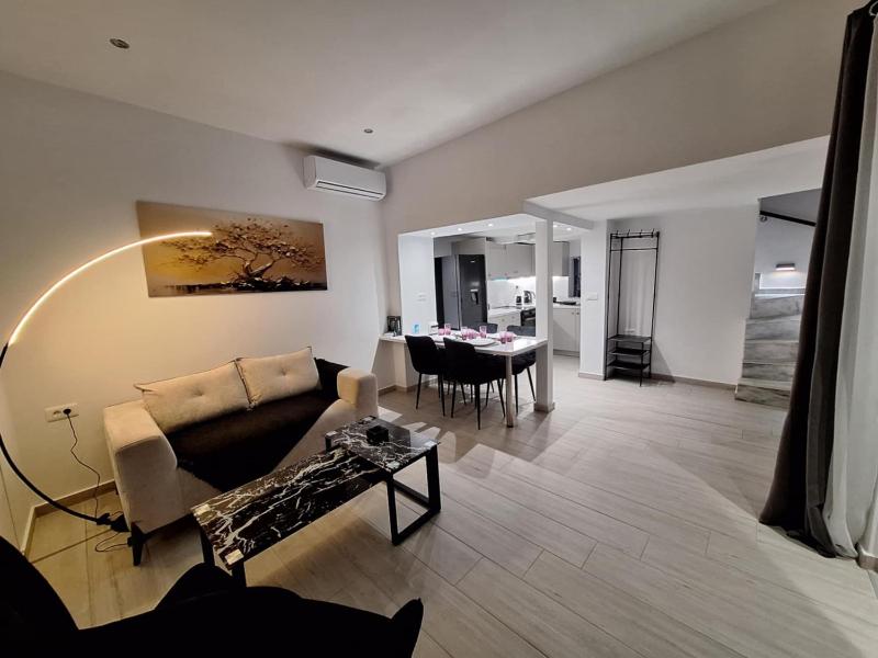 Blue Balcony - Boutique Beachfront Suite with Private Parking Spot - image 16