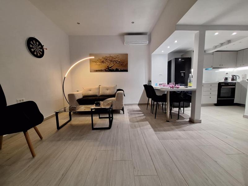 Blue Balcony - Boutique Beachfront Suite with Private Parking Spot - image 23