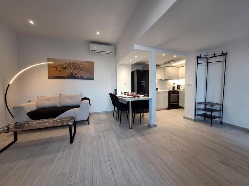 Blue Balcony - Boutique Beachfront Suite with Private Parking Spot - image 19