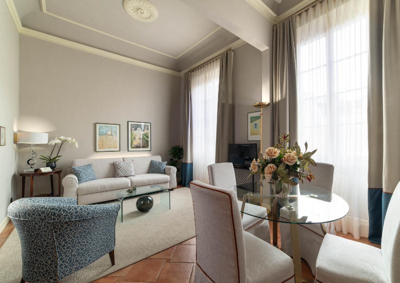 Superior One-Bedroom Apartment image 1