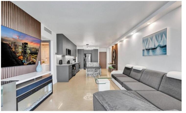Luxury Oceanfront 2 Bedroom ON THE BEACH 3 FLOOR - image 22