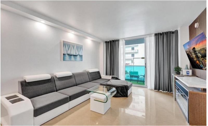 Luxury Oceanfront 2 Bedroom ON THE BEACH 3 FLOOR - image 2
