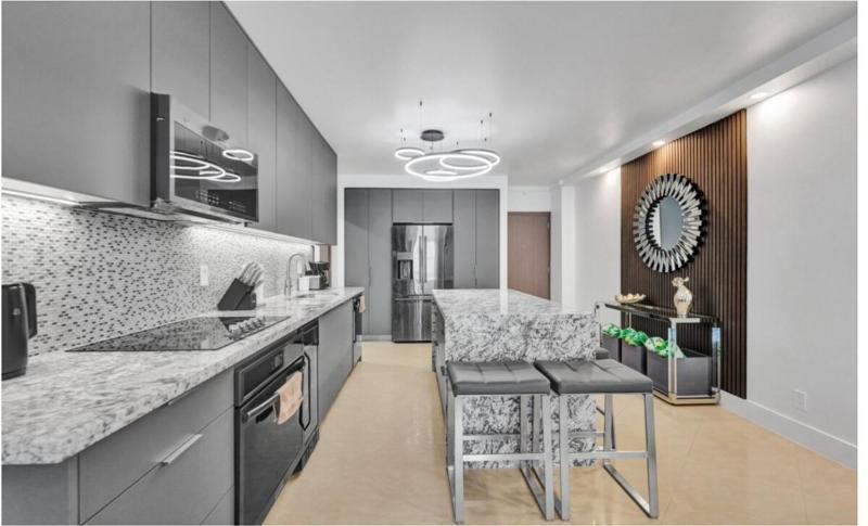 Luxury Oceanfront 2 Bedroom ON THE BEACH 3 FLOOR - image 37