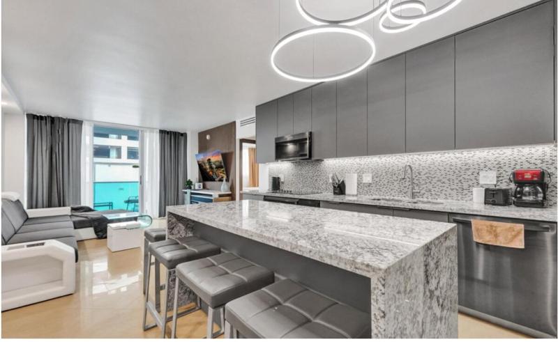 Luxury Oceanfront 2 Bedroom ON THE BEACH 3 FLOOR - image 39