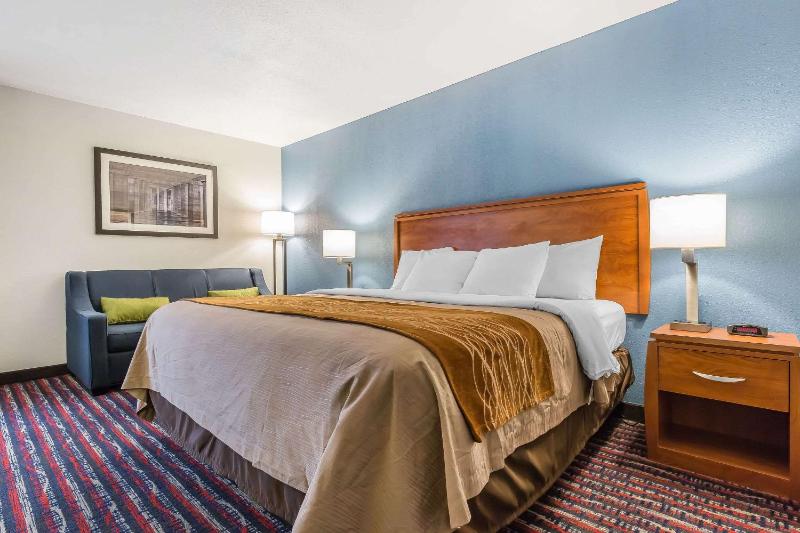 King Suite - Non-Smoking image 4
