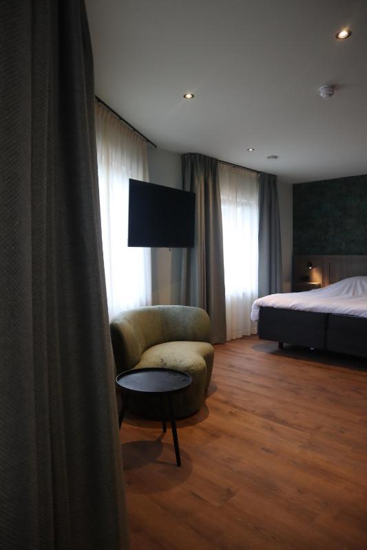 Superior King Suite image 1