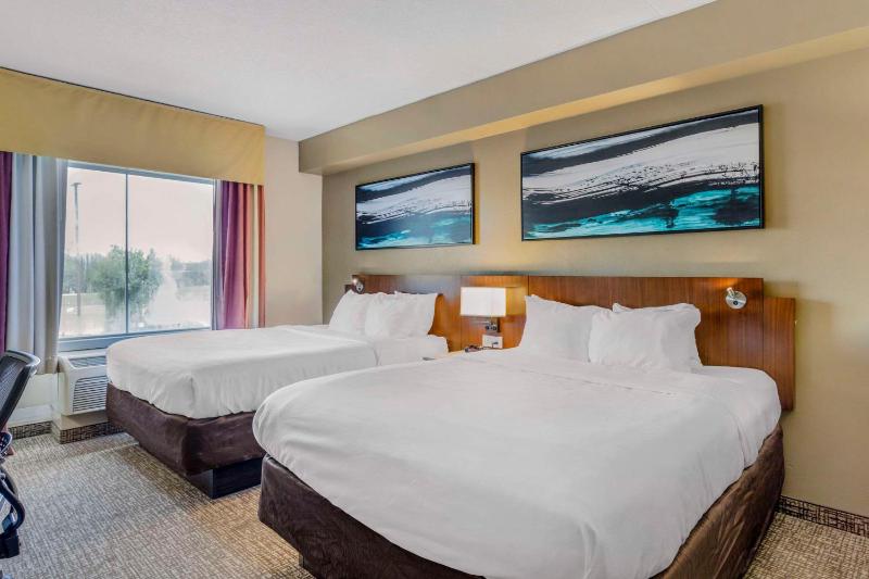 Queen Suite with Two Queen Beds - Non-Smoking image 4