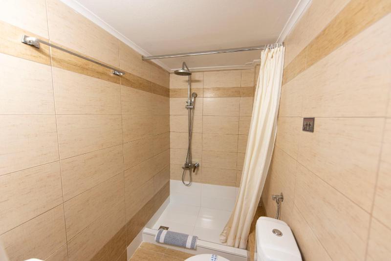 Single Room image 3