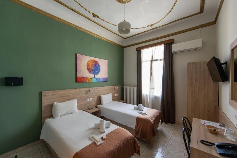 Twin Room image 2