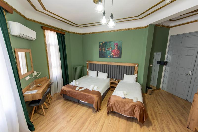 Triple Room image 2